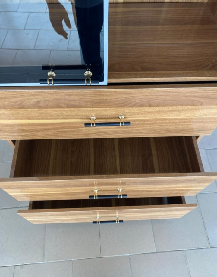 Buffet vitré en bois moderne