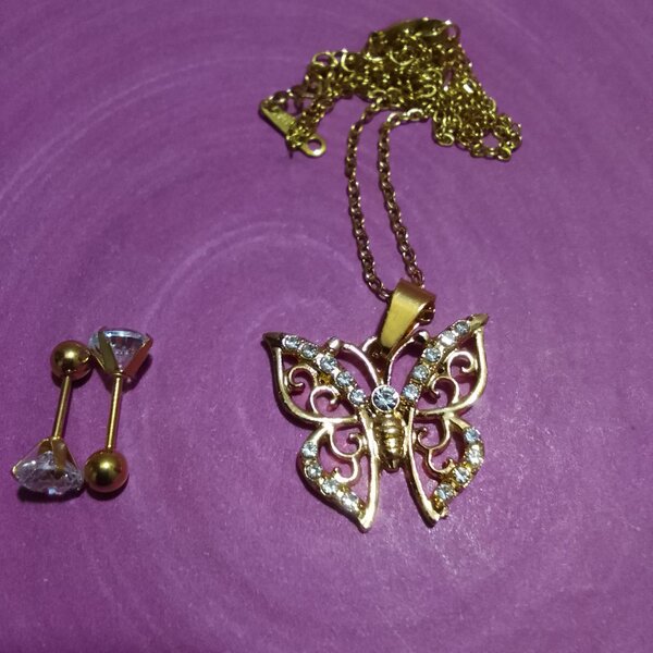 CHAÎNES ET BOUCLE D'OREILLE