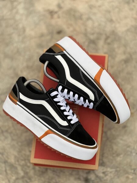 Chaussures noires style skate