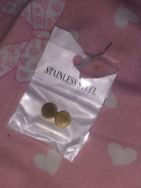 Faux piercing aimanté