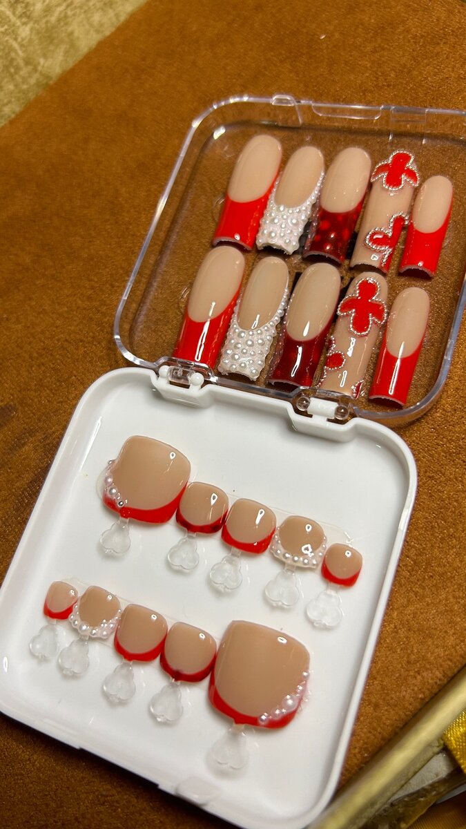 Van cleef press on (L)