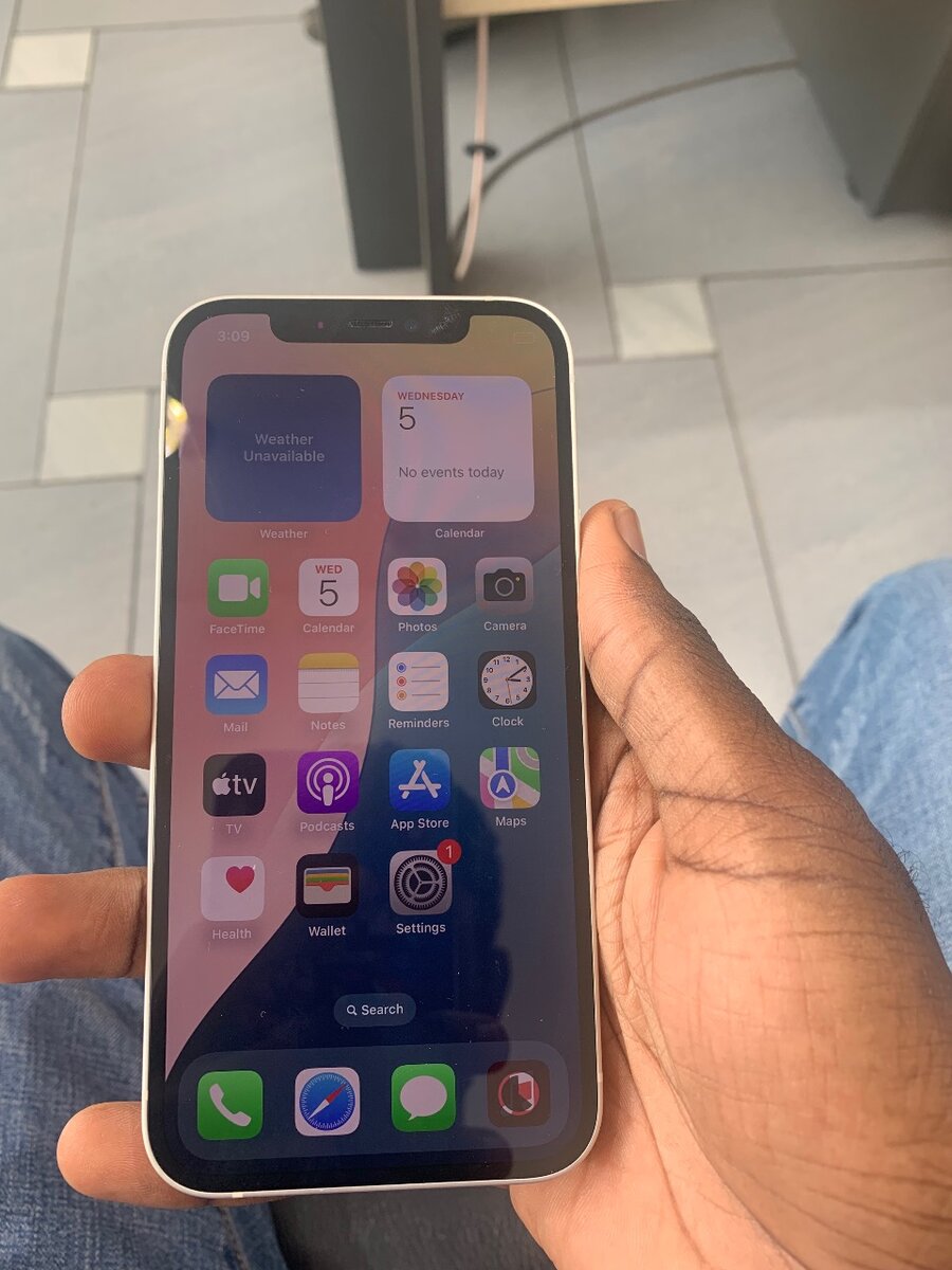 iPhone 12 64GB unlocked ( used)