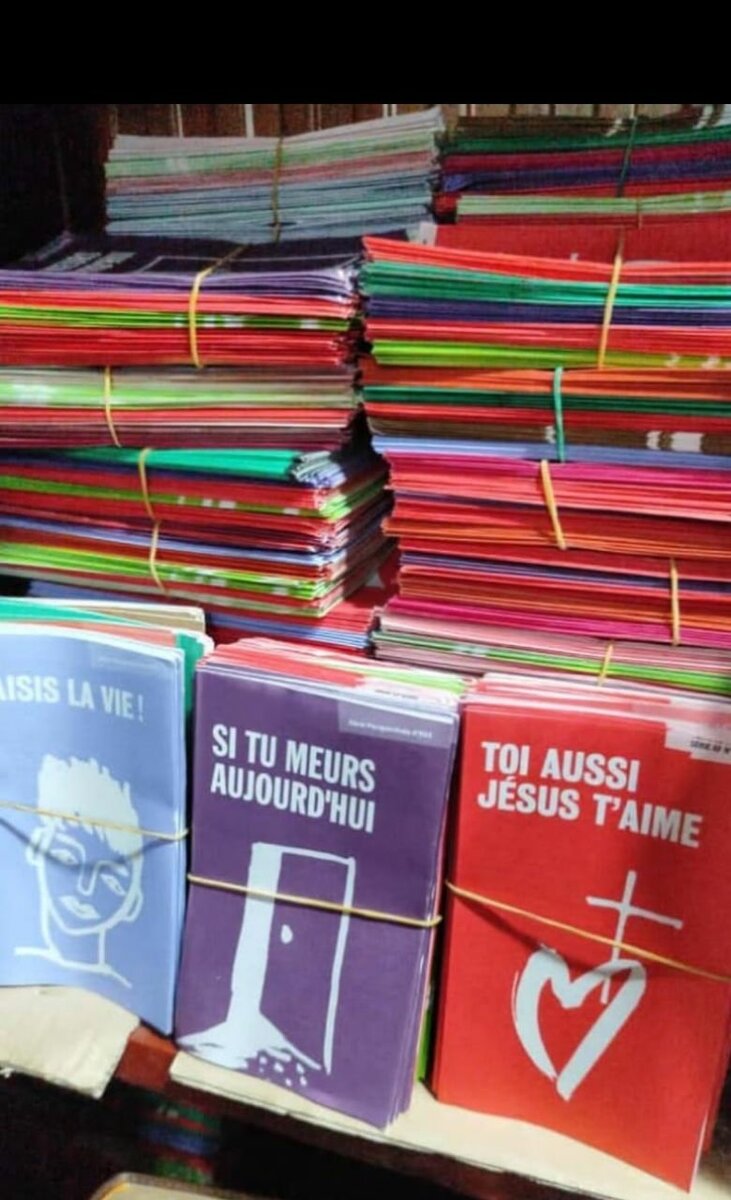 Brochures Religieuses Colorées