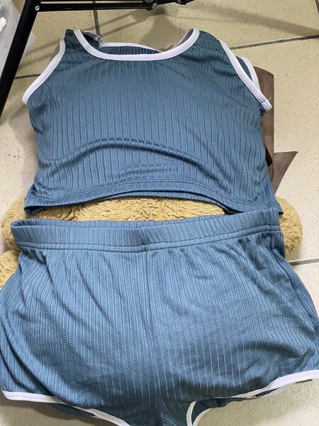 Ensemble de nuit élégant femme