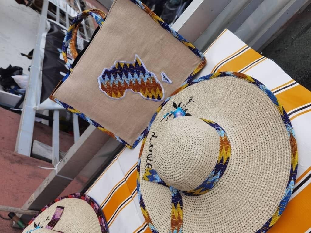 Sac + chapeau et sac+pochette +éventail