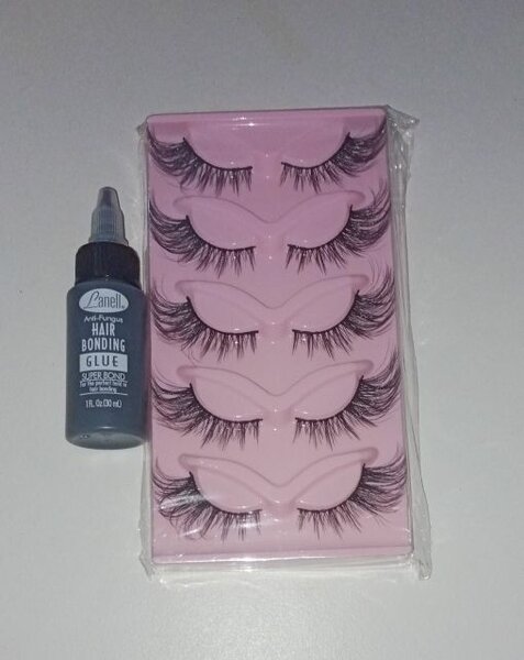 Faux Cils avec Colle