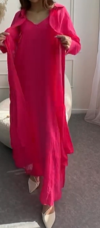 Шикарный комплект: платье-комбинация и накидка в виде рубашки. Очень легкий и приятный к телу. Длина в пол. Доступен в четырех расцветках.”