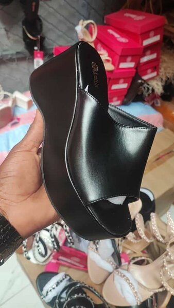 Sandales compensées femme