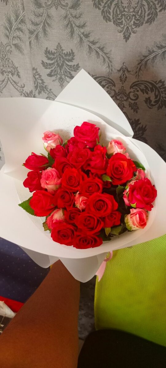 25 stems Roses