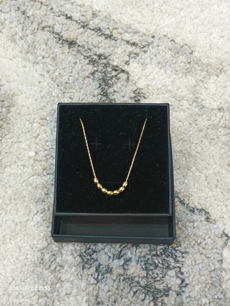 Collier en or chic et élégant