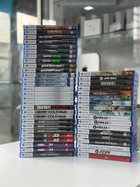 Various Ps4 and Ps5 discs