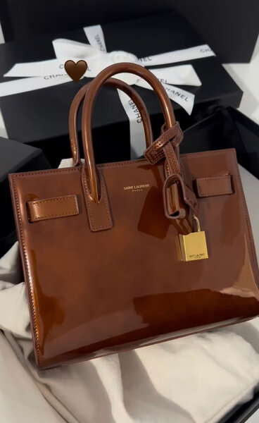 Sac en cuir brillant luxueux