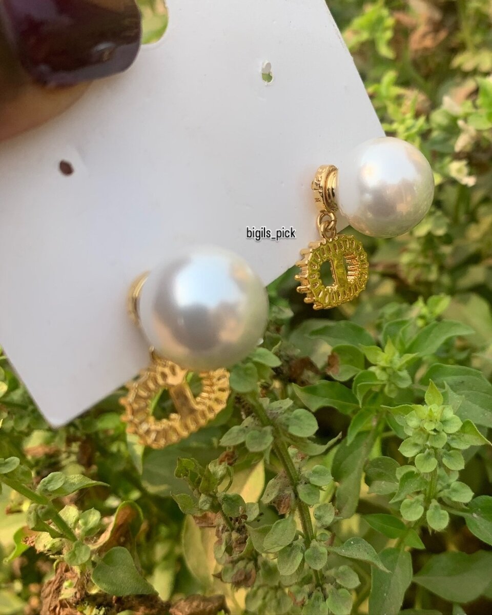 Front-and-back Pearl earring