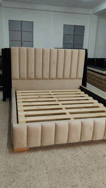 Lit Queen Size Capitonné