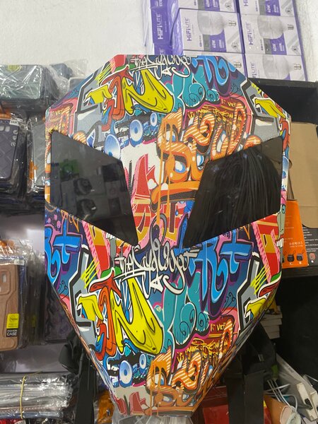 Casque de moto graffiti