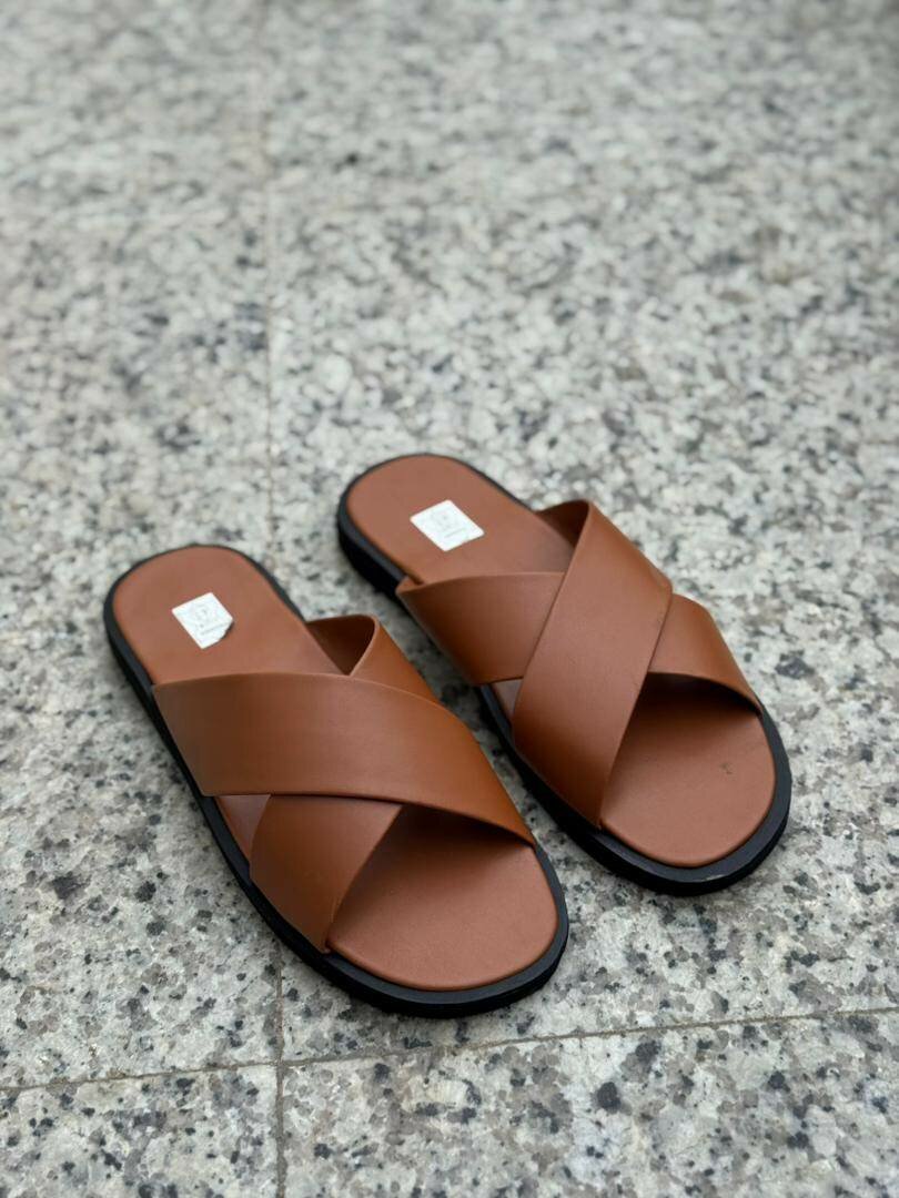 Sandales plates en cuir pour femmes