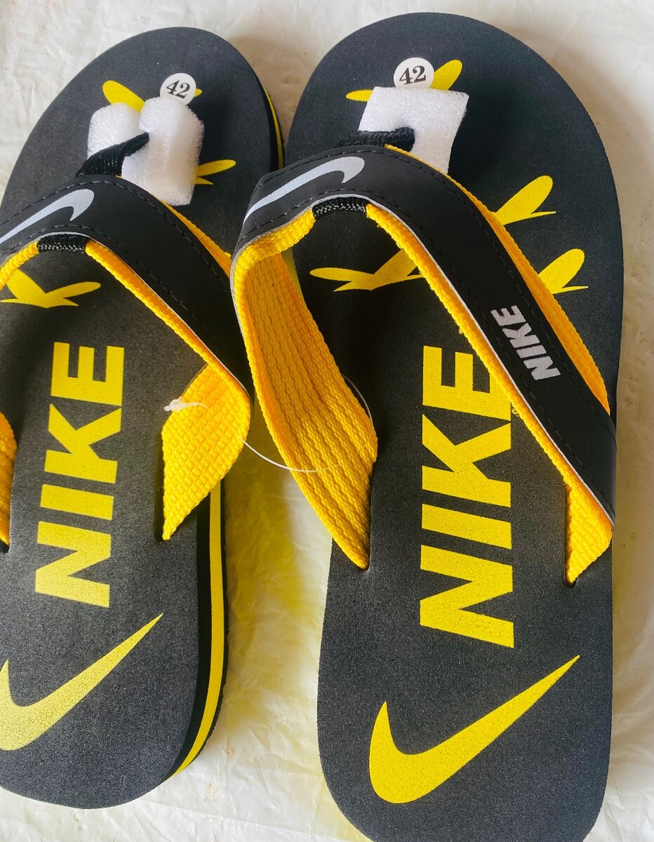 Tongs Nike Noires et Jaunes