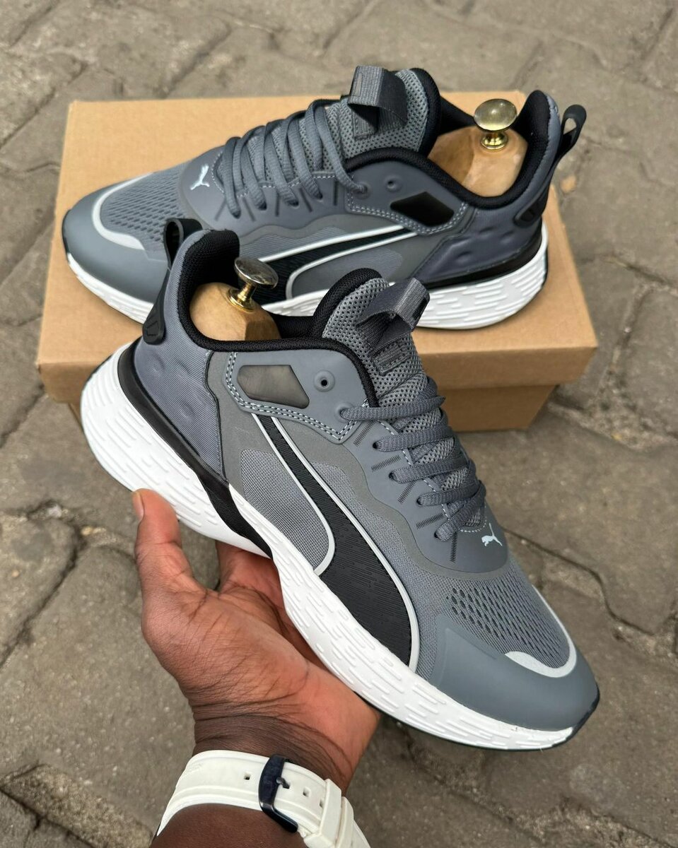 Chaussures de sport grises