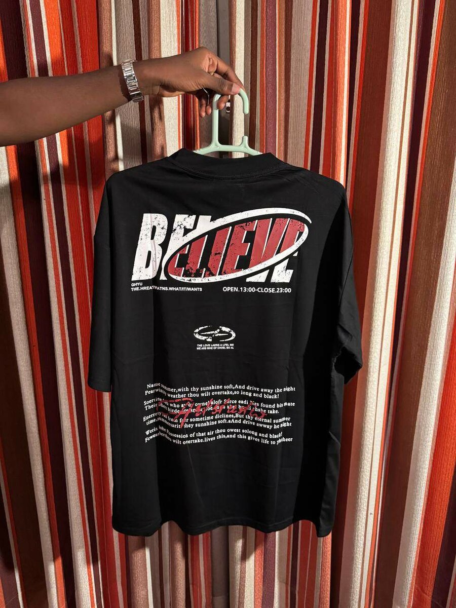 T-shirt noir imprimé Believe