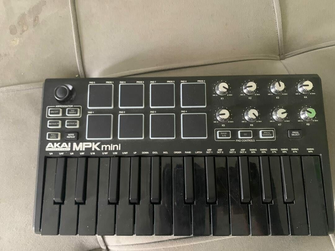 PIANO MIDI  MINI AKAÏ MPK