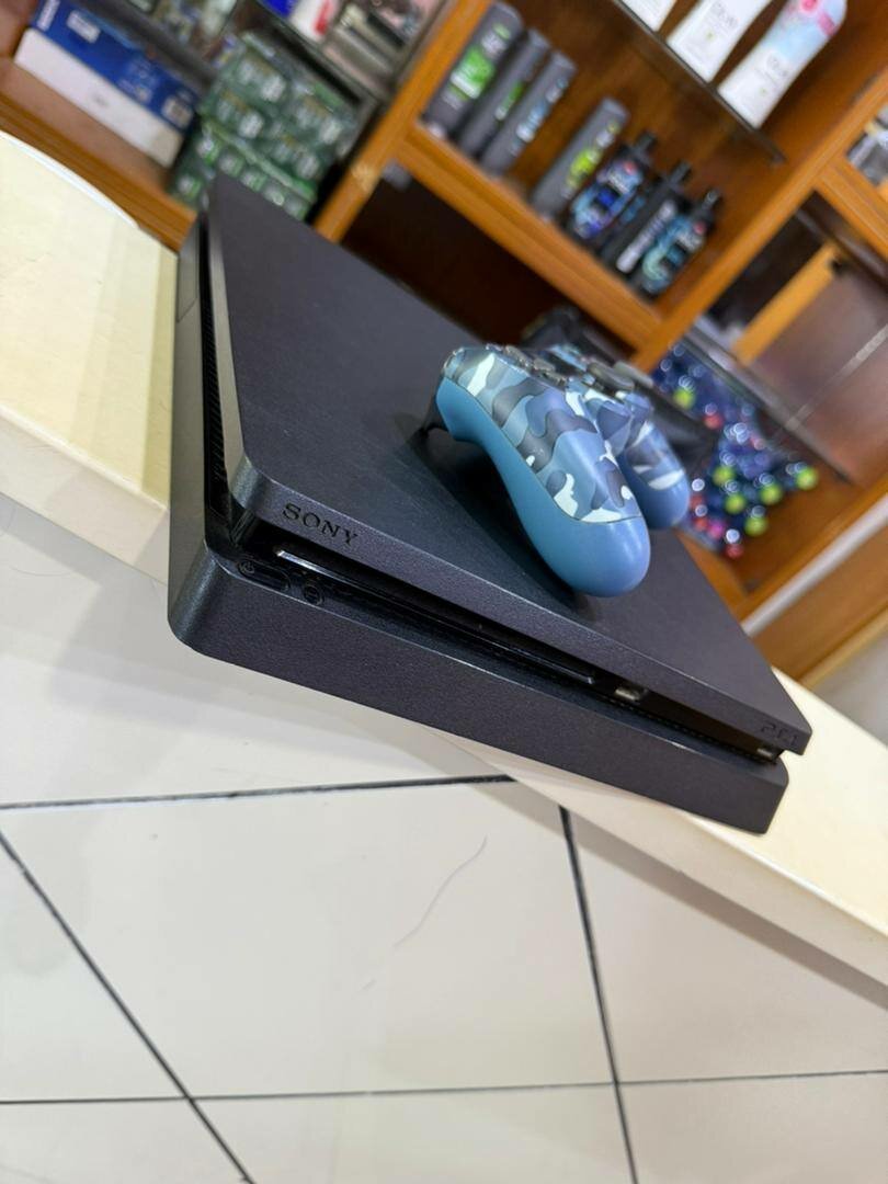 PS4 PRO 1TB with games including NBA and 1 controller