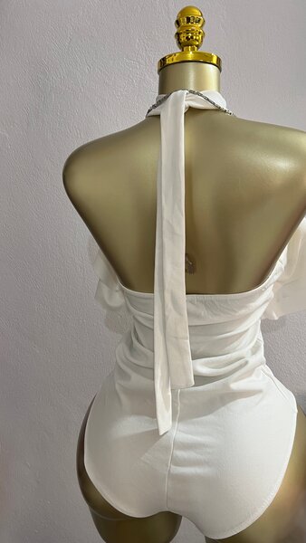 Body élégant blanc volants