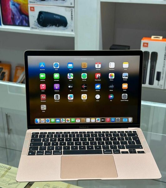 iPhone Maxbook Air M1 Chip 13