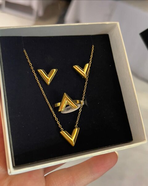 стильный набор украшений