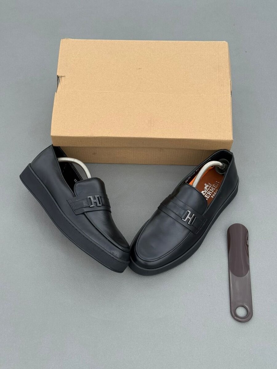 Mocassins en cuir noir élégants