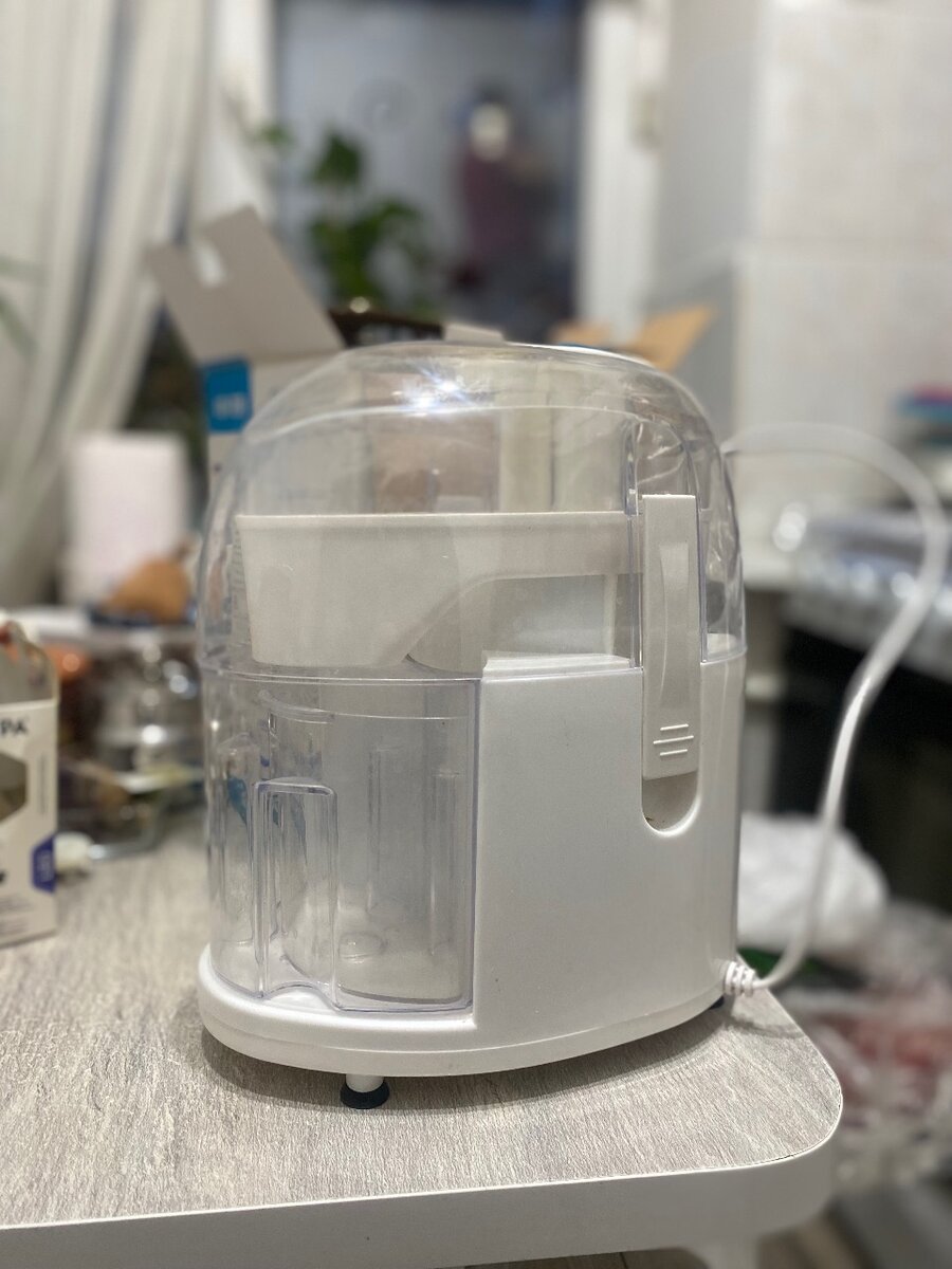 Электрическая соковыжималка Vitek б/у, в хорошем состоянии