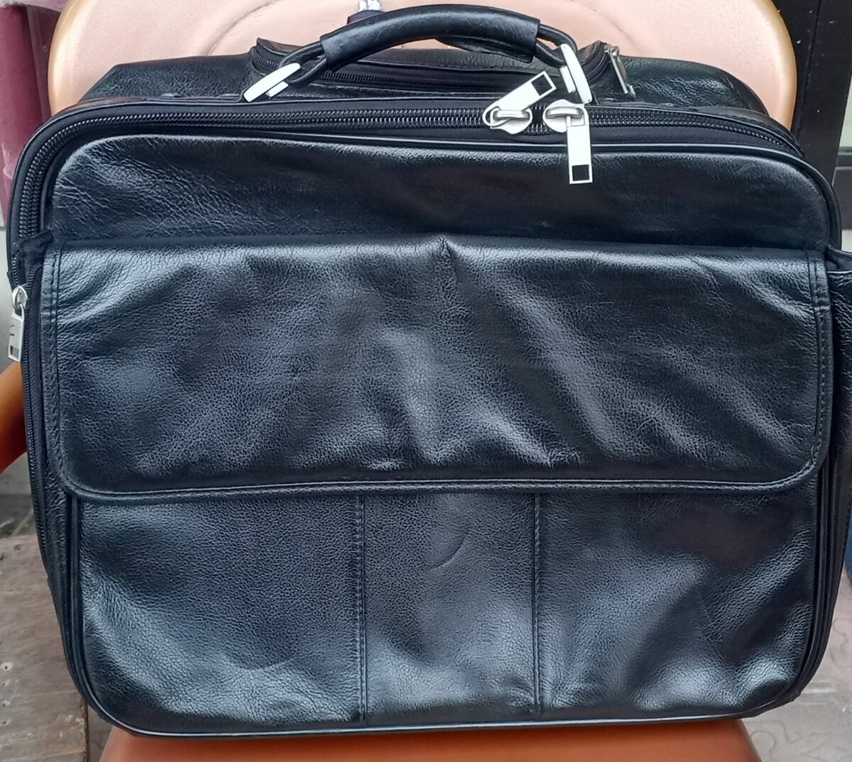 Valise à roulettes en cuir
