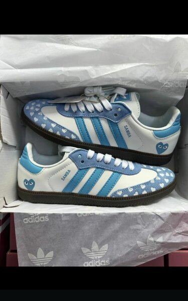 Baskets Adidas bleues cœur