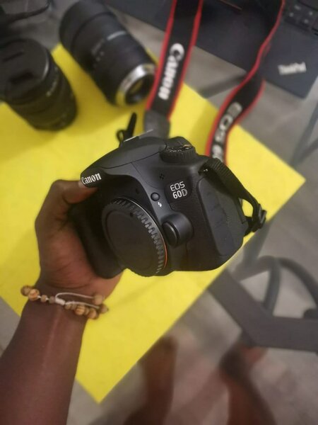 Trépied et Appareil Photo Canon EOS 60D