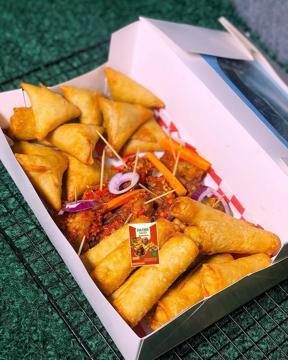 Assortiment de Snacks Épicés