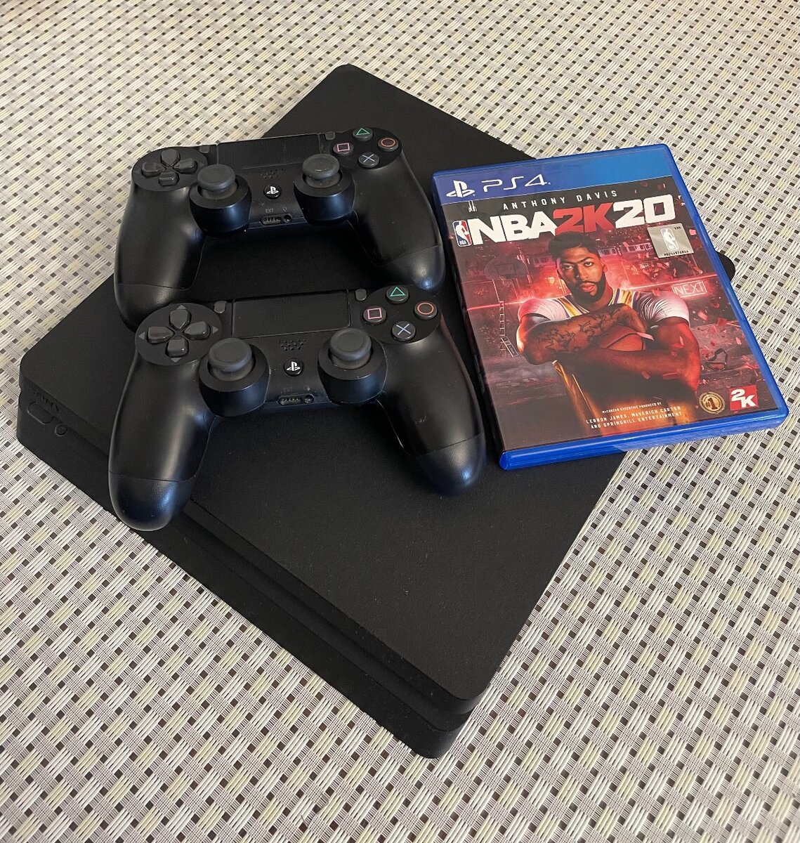 PlayStation 4 slim 500gb