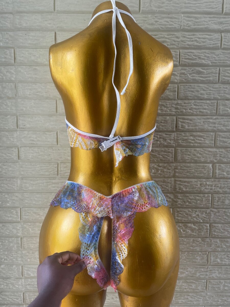 Ensemble lingerie dentelle multicolore