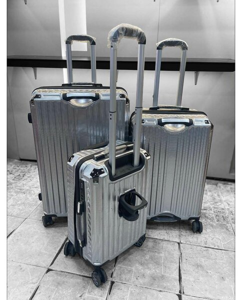 Set de valises rigides argentées
