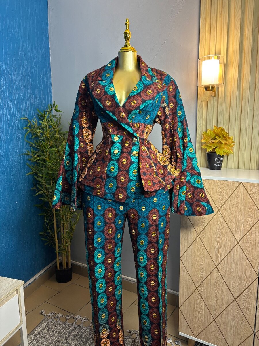 Tailleur élégant en wax coloré