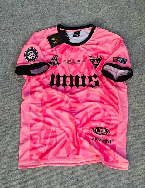 Maillot de football rose