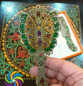 Metallic Comb and Mirror Set.