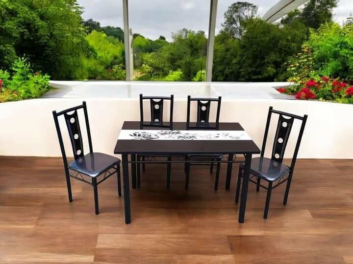 Table a Manger 4 chaises