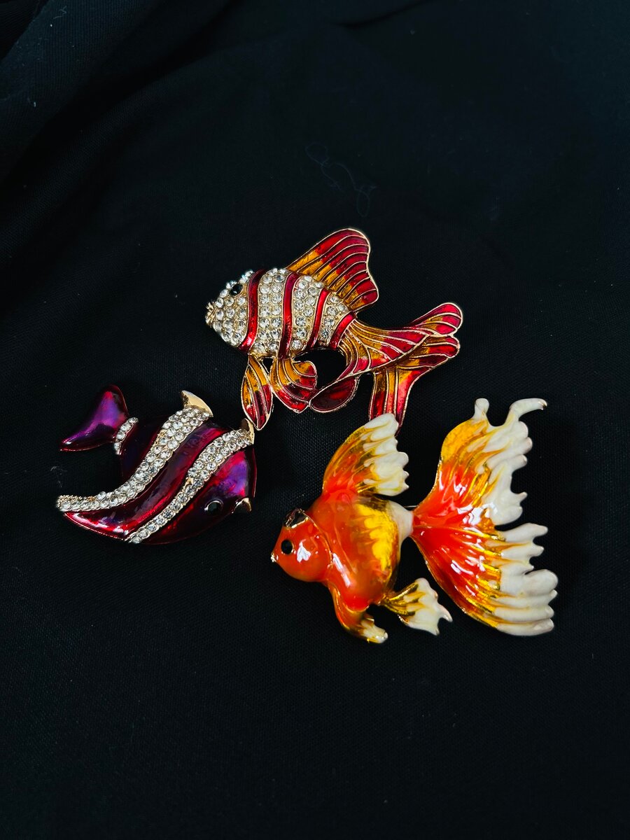 Broches florales et animales