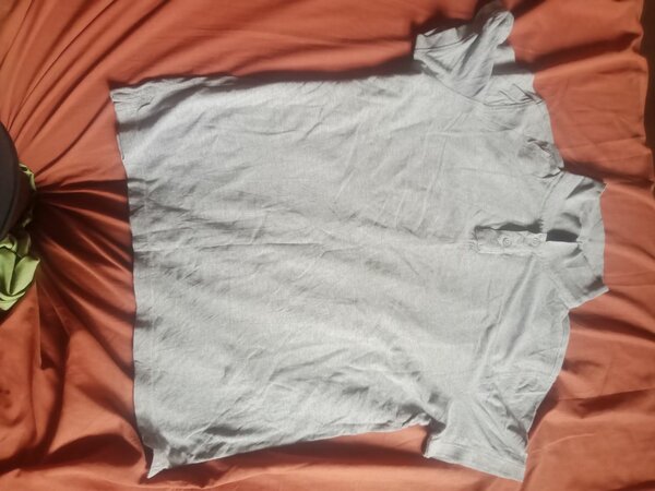 Pol en coton avec col boutonné