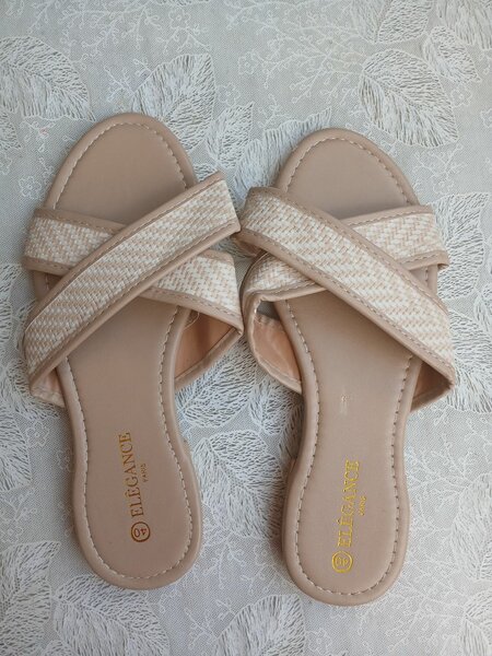 Sandales croisées élégantes