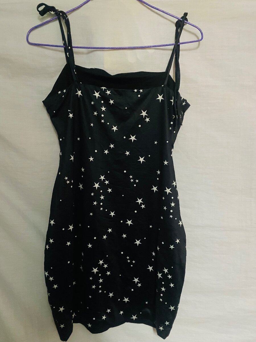 Robe noire étoilée élégante