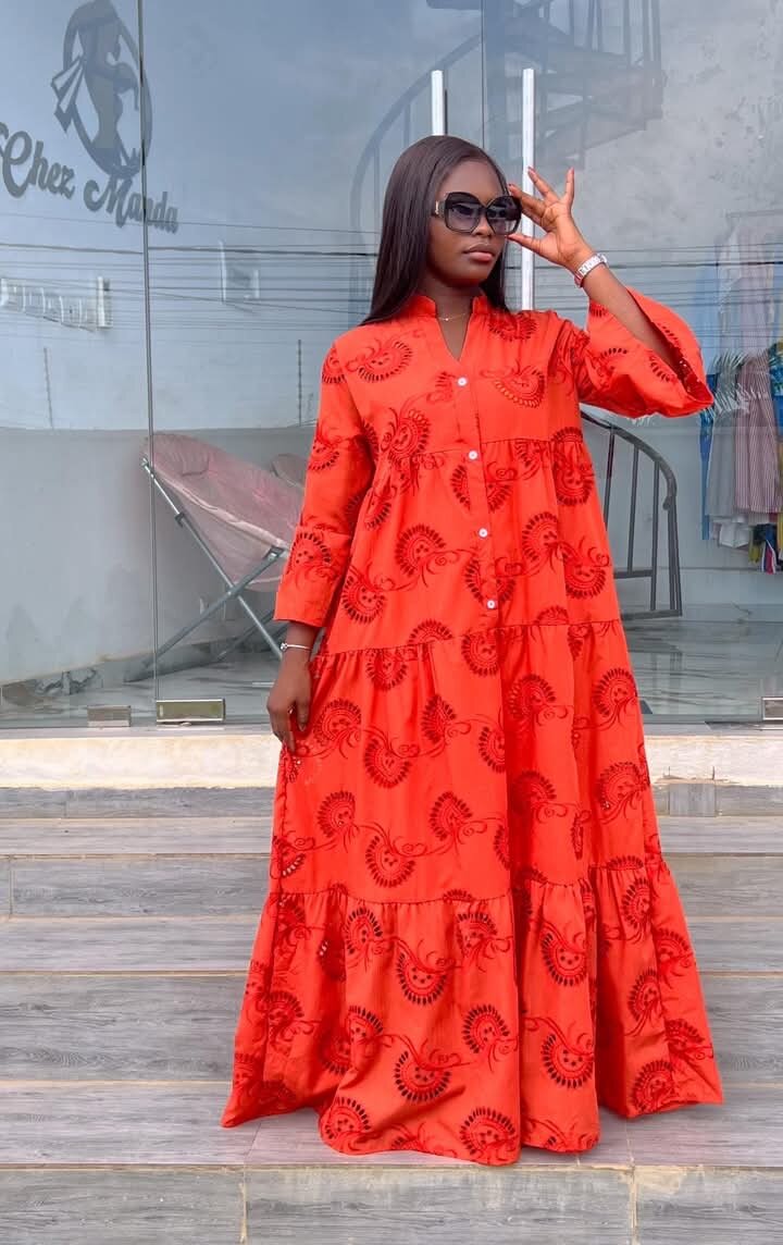 Robe Maxi Broderie Élégante