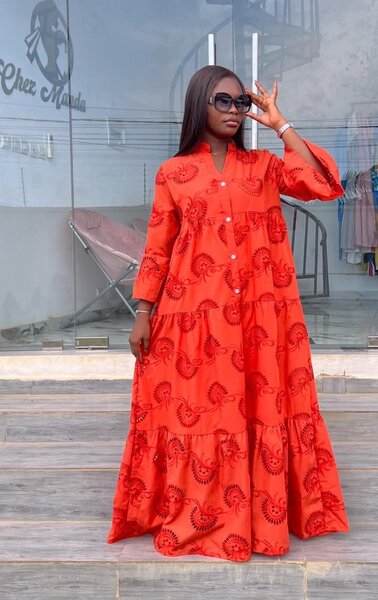 Robe Maxi Broderie Élégante