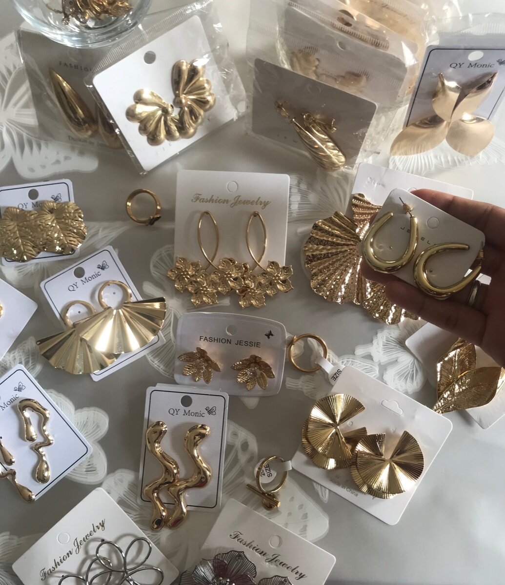 Boucles d'oreilles dorées élégantes