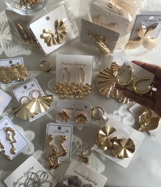 Boucles d'oreilles dorées élégantes