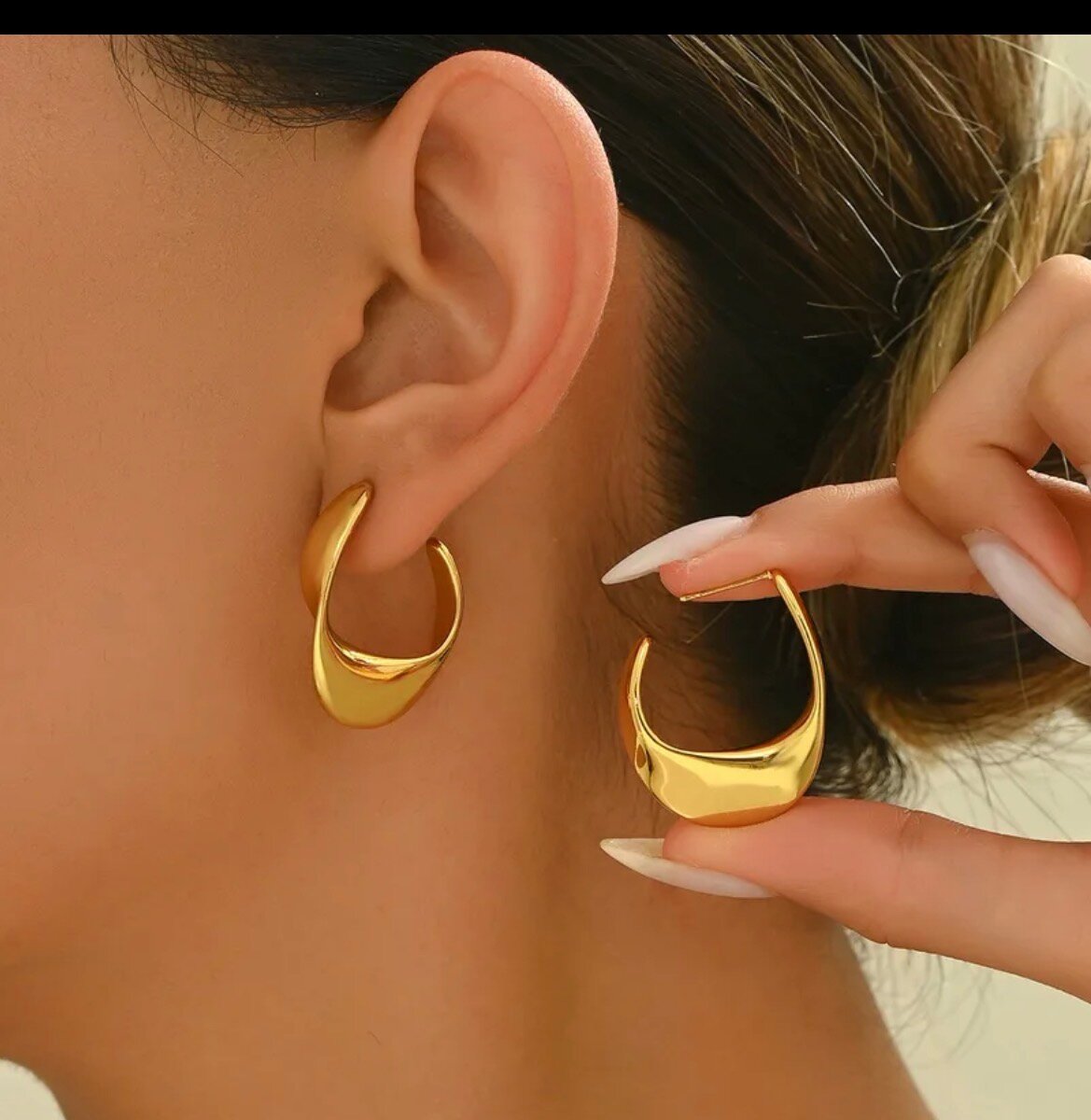 Boucles d'oreilles dorées élégantes